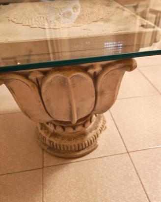 Tavolino in vetro con base capitello marmo-cemento
