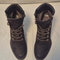 Stivaletti donna in camoscio. 