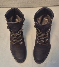 Stivaletti donna in camoscio. 