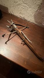 Piccola balestra da esposizione