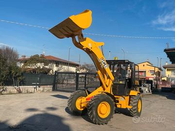 P110 Pala gommata 60 q.li JCB 408