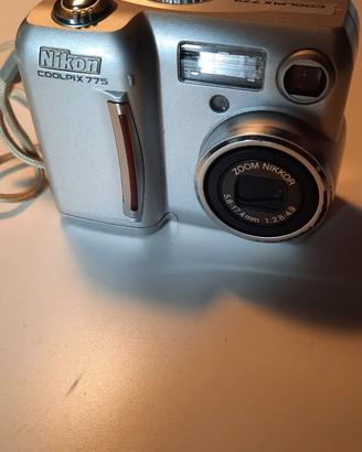 fotocamera digitale Nikon COOLPIX775