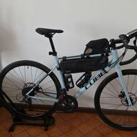 bici da corsa Cube Attain Pro
