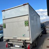 Cassa con pedana idraulica