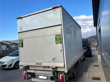 Cassa con pedana idraulica