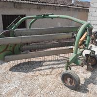 Ranghinatore a pettine a sollevatore