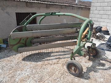 Ranghinatore a pettine a sollevatore