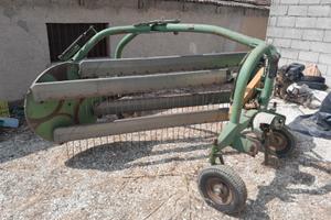 Ranghinatore a pettine a sollevatore