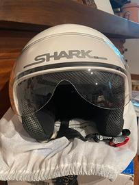 Casco Shark