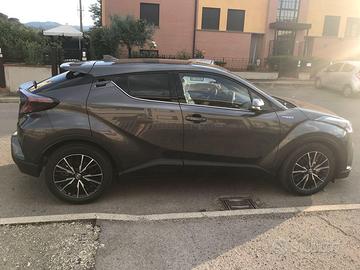 toyota chr 1,8 hybrid Loung