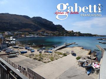 3 vani di 2° piano, a due passi dal mare A/26