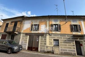 TRILOCALE IN CENTRO CON TAVERNA, CANTINA E BOX