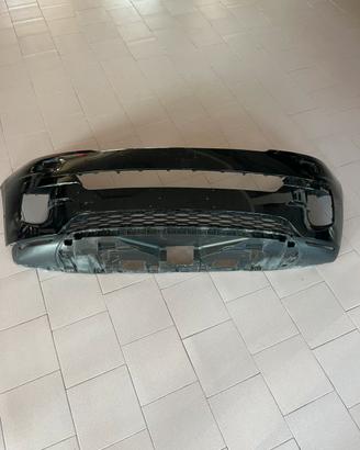 Paraurti anteriore range rover da riparare