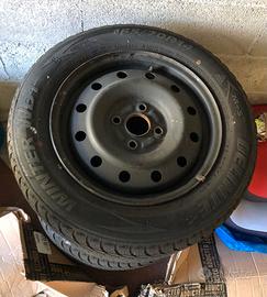 Cerchi in lamiera e gomme termiche per  SWIFT