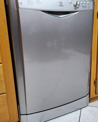 Lavastoviglie Indesit DFG 252