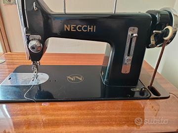 Macchina da cucire Necchi 