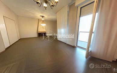 PROPONIAMO AMPIO CINQUE LOCALI AL SETTIMO PIANO A