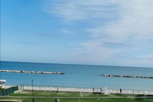 Bilocale con garage direttamente sul mare