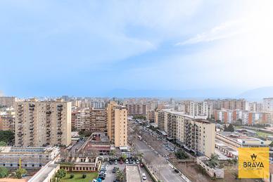 5 vani con posto auto a rotazione in Via Svezia