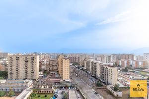 5 vani con posto auto a rotazione in Via Svezia