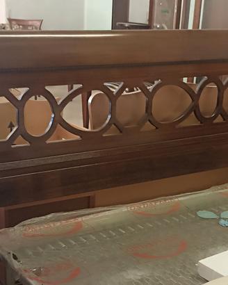 letto intagliato in legno con rete ortopedica 