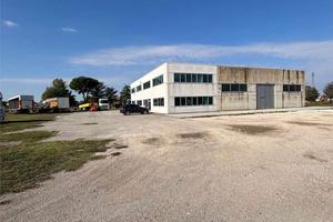 CAPANNONE ARTIGIANALE E COMMERCIALE