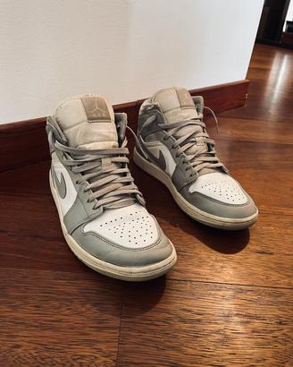 Nike Air Jordan 1 bianche e grigie
