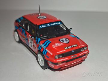 Modellino lancia delta integrale 16V rally 1/64