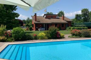 Prestigiosa villa con piscina