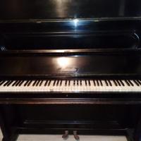 pianoforte a parete