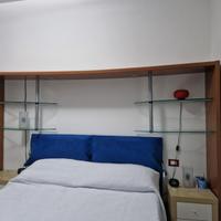 Struttura con mensole per camera da letto
