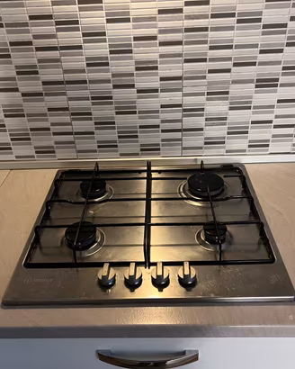 Piano cottura a gas INDESIT