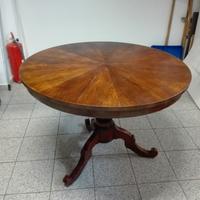 Antico tavolo " a vite " con sedie