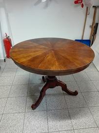 Antico tavolo " a vite " con sedie