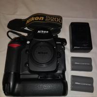 Nikon D200 con obbiettivi, accessori e borsa