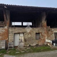 CASA DI CORTE A ISSO