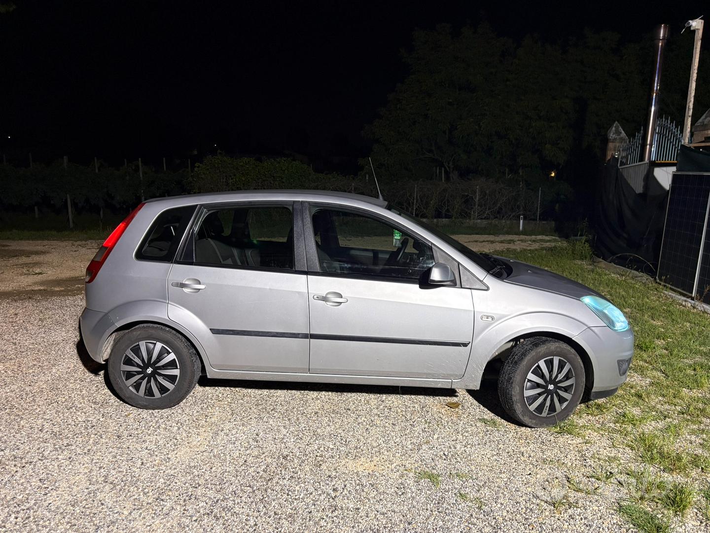 Ford Fiesta 2005 photo 2