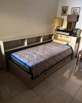 Divano pronto letto/ mat. contenitore e libreria