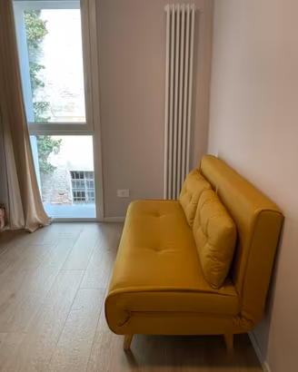 Divano letto con cuscini