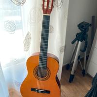 Chitarra classica con custodia e accordatore