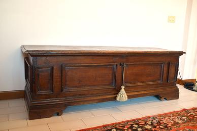 Cassapanca in legno massello 1600