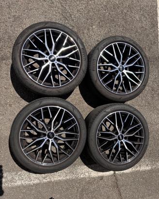 Cerchi Fondmetal con gomme Pirelli 255/40R19 100Y