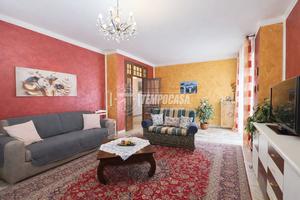 AMPIO APPARTAMENTO CON BOX AUTO E CANTINA