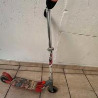 Monopattino spiderman