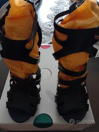 SCARPE  NERE CON IL TACCO 37. 