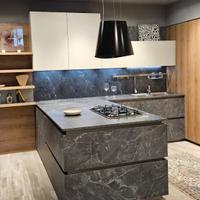 Cucina rinnovo esposizione con penisola