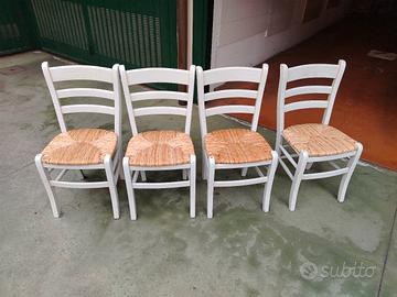 Sedie in legno con paglia