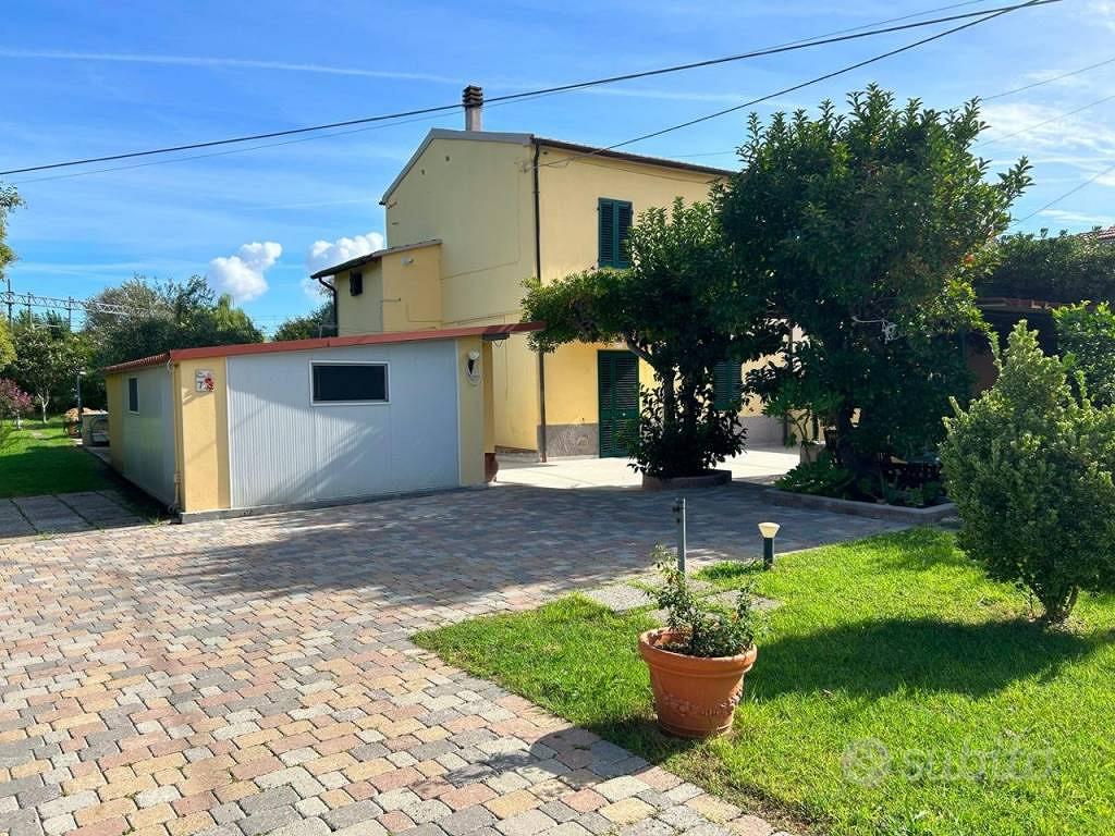 Casa indipendente di 344 m² con più di 5 locali e