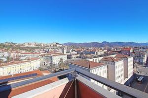 Attico / Mansarda di 248 m² con più di 5 locali e 