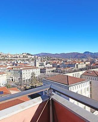 Attico / Mansarda di 248 m² con più di 5 locali e 